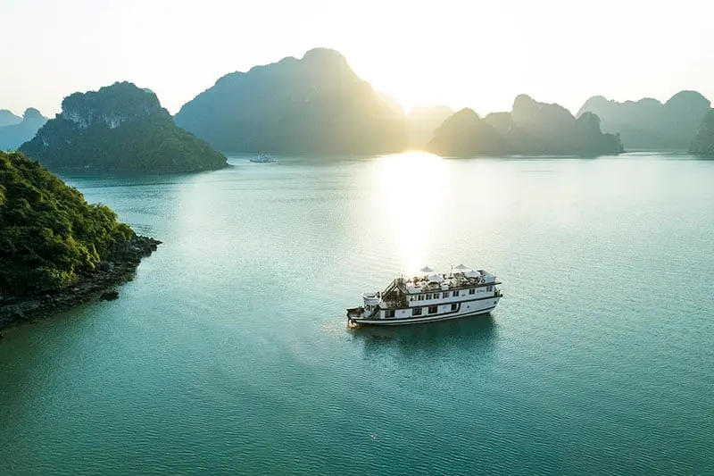 Bhaya Legend 5 cabin