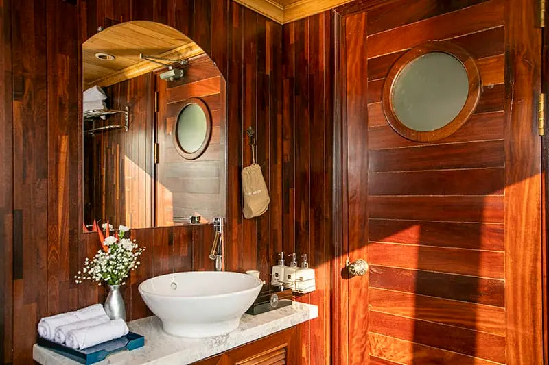 Private Bhaya cruise 1, 2, 3, 5 cabins