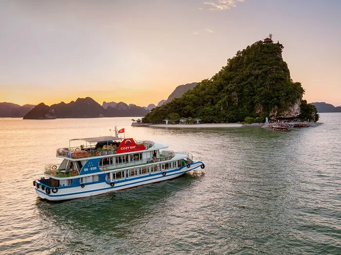 Cozy Bay Premium daily cruise Halong